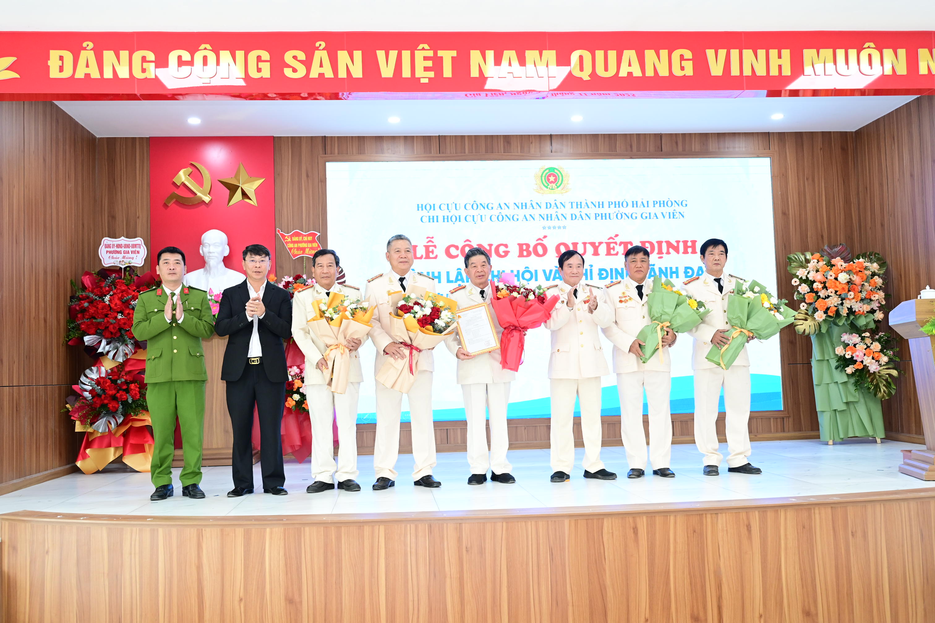 Công bố Quyết định thành lập Chi hội Cựu Công an nhân dân phường Gia Viên